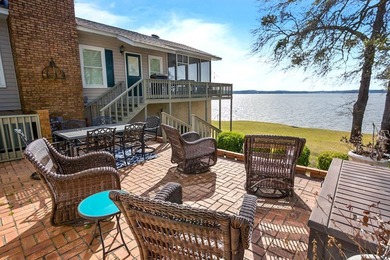 Experience refined waterfront living in this exceptional - photo 6