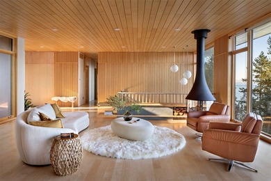 Completed in 2023 and thoughtfully designed by its owners, this - photo 26