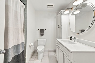 107 W DELAWARE Place F - photo 32