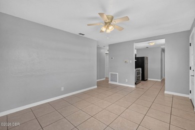 Move right into this beautifully updated 3 bedroom, 2 bathroom - photo 4