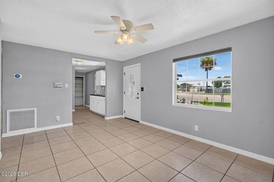Move right into this beautifully updated 3 bedroom, 2 bathroom - photo 5