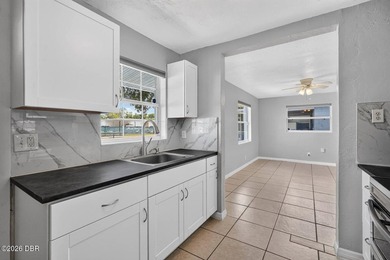 Move right into this beautifully updated 3 bedroom, 2 bathroom - photo 10
