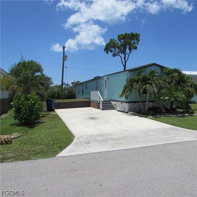 Great location at Pine Island Center... Cute 2-bedrooms 2-baths - photo 4