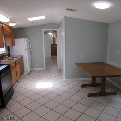 Great location at Pine Island Center... Cute 2-bedrooms 2-baths - photo 7