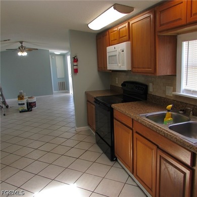 Great location at Pine Island Center... Cute 2-bedrooms 2-baths - photo 8