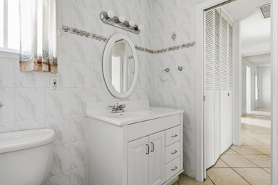 Beautifully maintained 1/1 Condo located in a welcoming and - photo 12