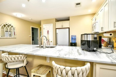 Beautifully furnished, fully stocked and updated 3 bedroom, 2 - photo 13