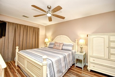 Beautifully furnished, fully stocked and updated 3 bedroom, 2 - photo 15