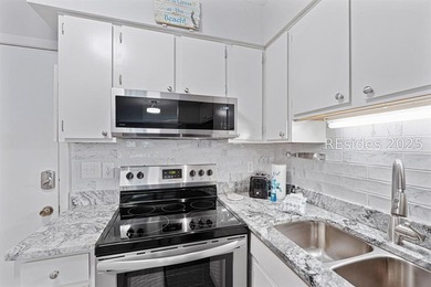 Flipflop distance to beach! This top floor corner Villa is just - photo 15
