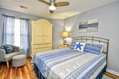 Beautifully furnished, fully stocked and updated 3 bedroom, 2 - photo 20