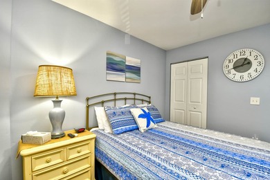 Beautifully furnished, fully stocked and updated 3 bedroom, 2 - photo 21