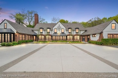 A rare luxury estate opportunity where privacy and presence come - photo 1