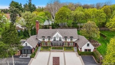 A rare luxury estate opportunity where privacy and presence come - photo 2