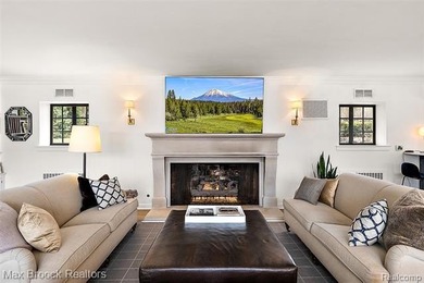 A rare luxury estate opportunity where privacy and presence come - photo 4