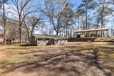 So much to enjoy with this beautifully updated Lake Eufaula home - photo 8