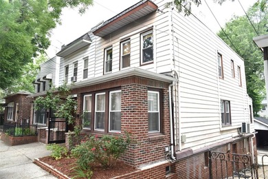 Baychester Area off 233 rd St One Family Frame Semidetached 3 - photo 1