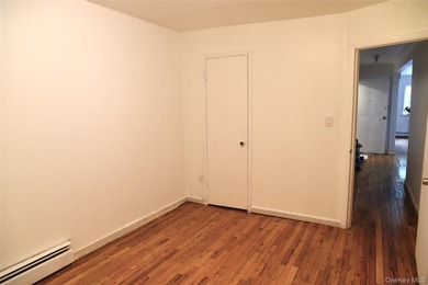 Baychester Area off 233 rd St One Family Frame Semidetached 3 - photo 3