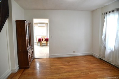 Baychester Area off 233 rd St One Family Frame Semidetached 3 - photo 5