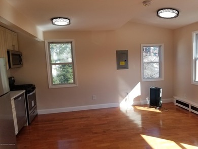 Desirable doctor's row location! Cash buyers preferred. Fully - photo 16