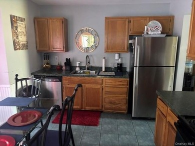 Sprawling 3 Bd Ranch Features All Wood Floors, 2 Full Baths - photo 6
