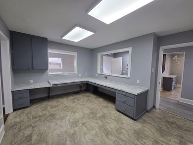 Position your business for success in this well-located - photo 7