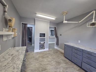 Position your business for success in this well-located - photo 10