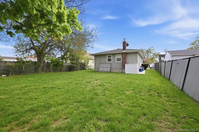3-bedroom ranch offering 2 full bathrooms, a full finished - photo 22