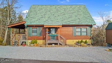 Sellers are ready to entertain your offers! Lake views and - photo 2