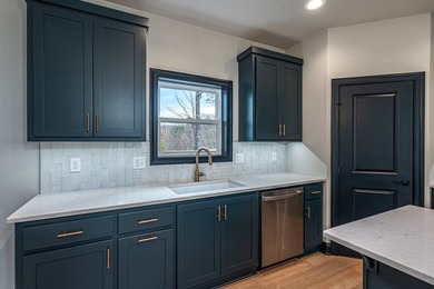 BRAND NEW HOME IN UPSCALE GATED COMMUNITY WITH RIVER ACCESS - photo 6
