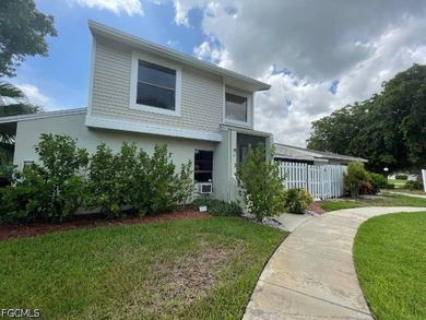 Welcome to this 3-bedroom, 2.5-bath condo offering a fantastic - photo 3