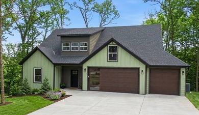 Bright, modern 2,215 sq ft home on Waterside Lane with seasonal - photo 2