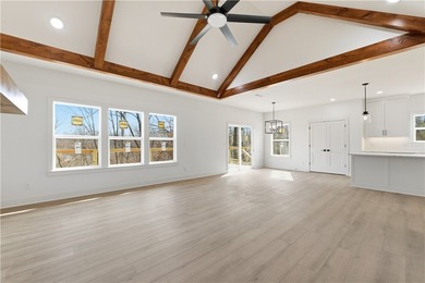 Bright, modern 2,215 sq ft home on Waterside Lane with seasonal - photo 8