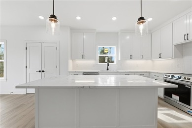 Bright, modern 2,215 sq ft home on Waterside Lane with seasonal - photo 10