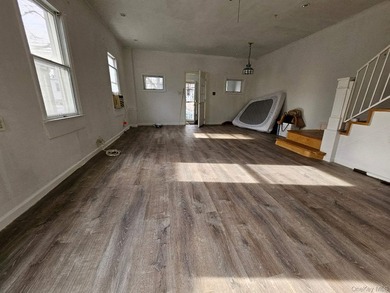 Well-maintained single-family home in the Bronx with R4 zoning - photo 12
