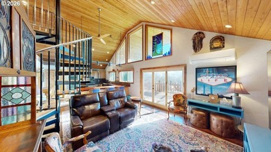 Eclectic style meets original design in this coastal retreat - photo 6