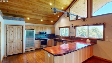 Eclectic style meets original design in this coastal retreat - photo 7