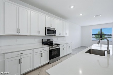Welcome to Timber Creek! This beautifully maintained 3-bedroom - photo 10