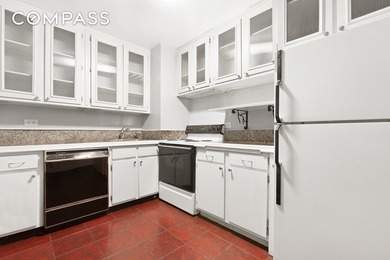 Oversized 1 bedroom with 12 ceilings, tons of storage, and - photo 3