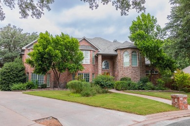 This stunning five-bedroom home in the heart of Bentwood Country - photo 2
