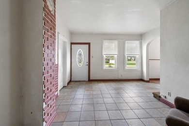 Located near parks, school, and UWGB this 3BR/1BA 1.5 story home - photo 3