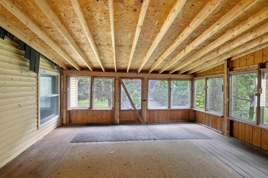 Located near parks, school, and UWGB this 3BR/1BA 1.5 story home - photo 5