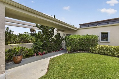 Beautifully maintained 2BR/2BA end-unit villa in desirable - photo 1