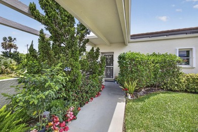Beautifully maintained 2BR/2BA end-unit villa in desirable - photo 3