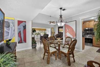 Beautifully maintained 2BR/2BA end-unit villa in desirable - photo 8