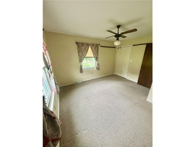 Welcome home to this beautifully maintained all-brick, 4-bedroom - photo 13