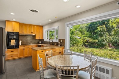 Situated down a long private driveway and set on a magnificent - photo 14