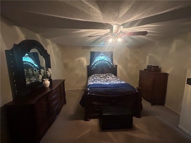 Welcome home to this beautifully maintained all-brick, 4-bedroom - photo 15