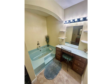 Welcome home to this beautifully maintained all-brick, 4-bedroom - photo 17