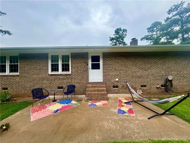 Welcome home to this beautifully maintained all-brick, 4-bedroom - photo 18