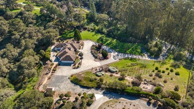 SINGLE LEVEL HOME. LOTS of usable Land to add ADU, Accessory - photo 45